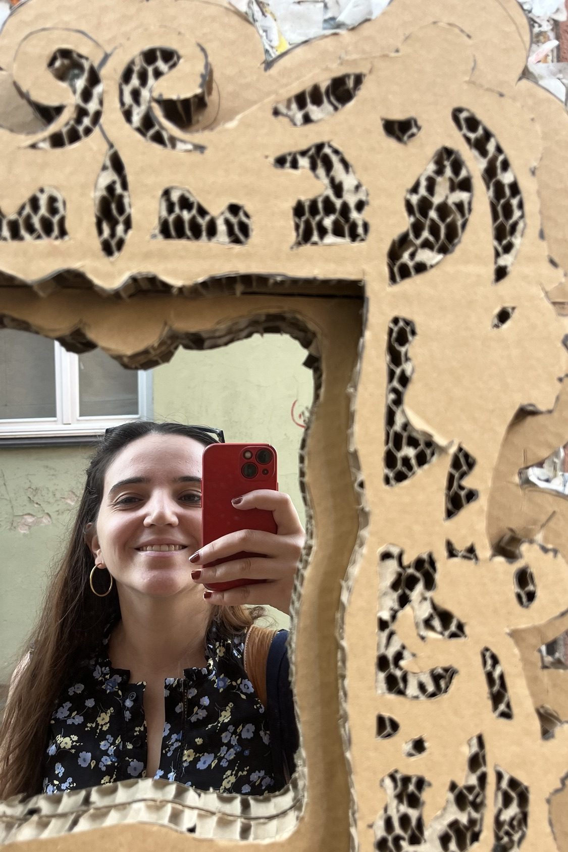 Me in uno specchio di cartone